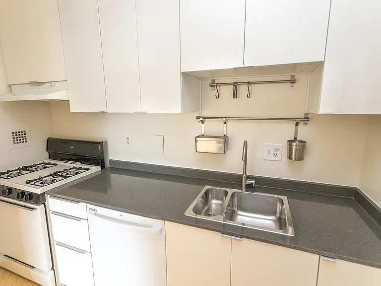 4000 Tunlaw Rd NW #829 — Photo 9