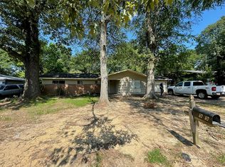 2929 Meadow Forest Dr, Jackson, MS 39212