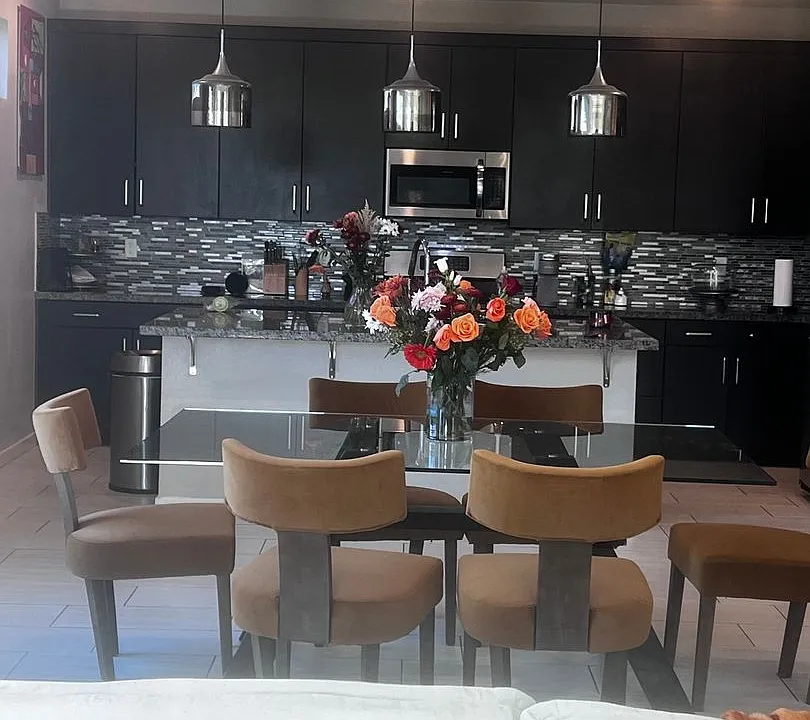 6913 Boulder View St