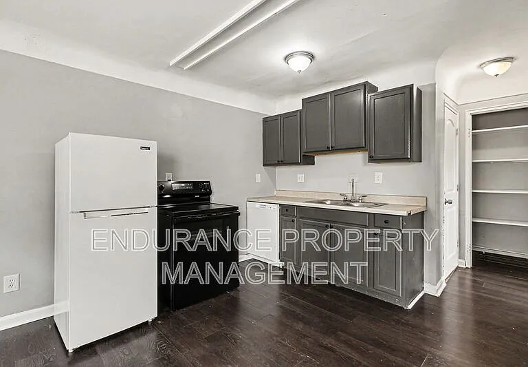 1932 Truitt Ave #2 — Photo 6