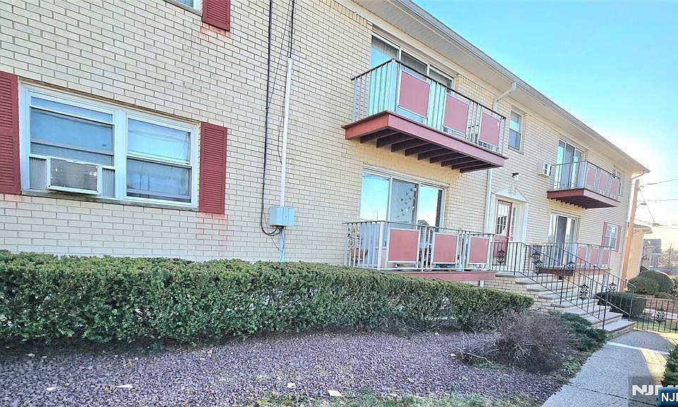 1st image of 290 Hoover Ave
