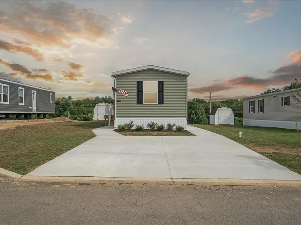 110 Sycamore Dr, Honey Brook, PA 19344