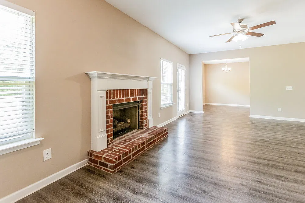 4 bed, 2.5 bath, 2104 sqft, $2,145 — Photo 4