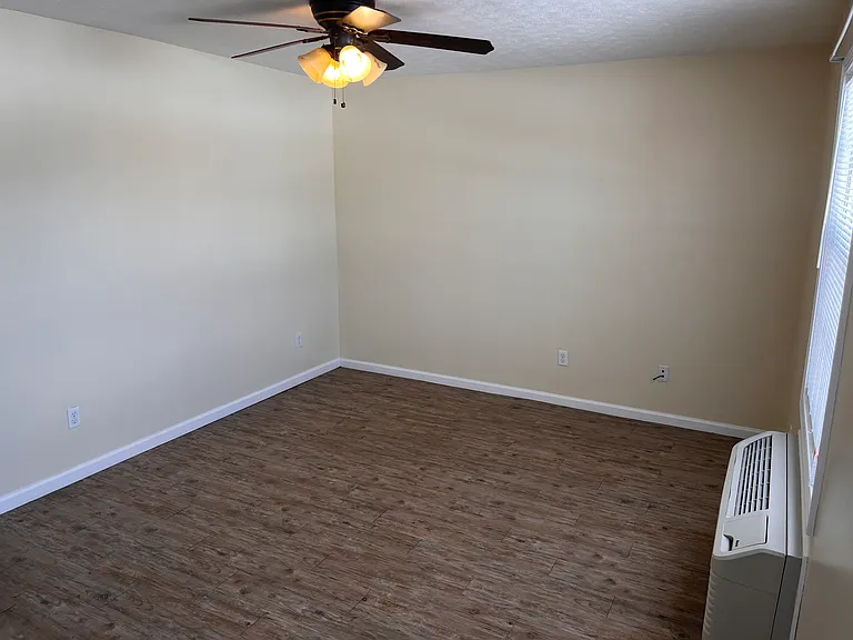100 Lisa Dr #11 — Photo 1