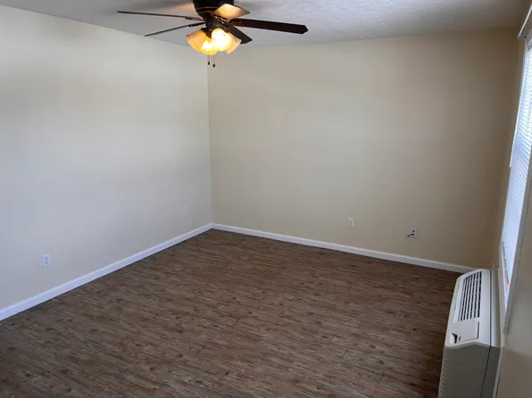 100 Lisa Dr #11, Brandenburg, KY 40108