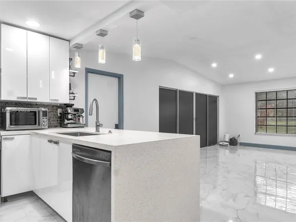 9290 E Fern Ln, Miramar, FL 33025