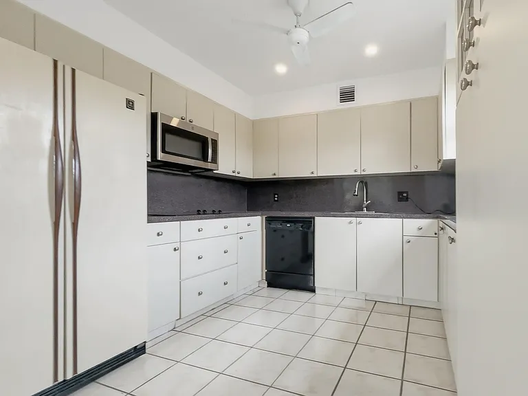 101 SW 132nd Way #418J — Photo 5