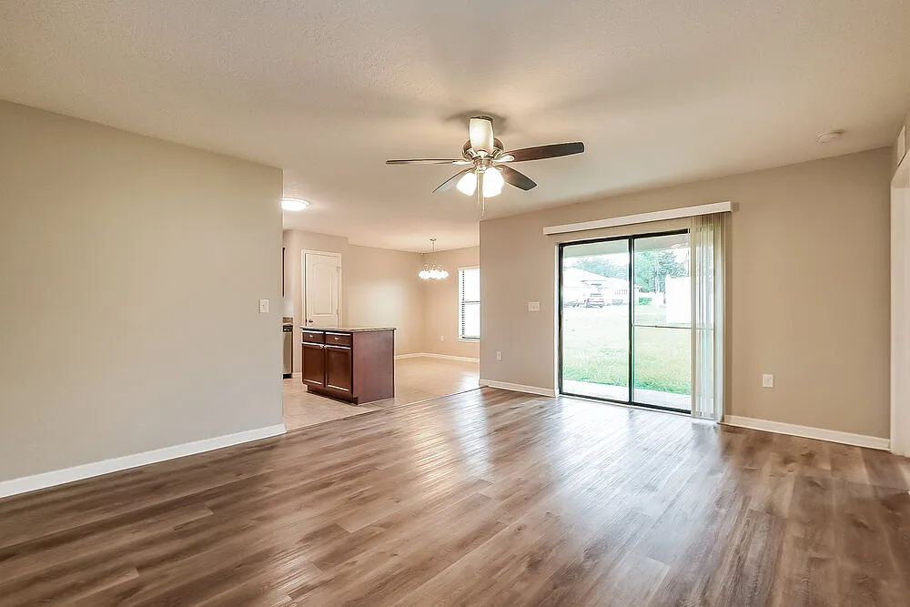 3 bed, 2.0 bath, 1362 sqft, $1,870 — Photo 4