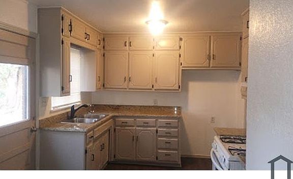 3rd image of 1517 NE 47th St