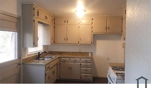 1517 NE 47th St — Photo 3