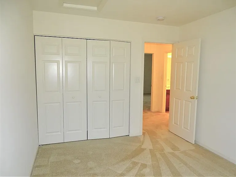 2527 Oakwood Ln — Photo 3