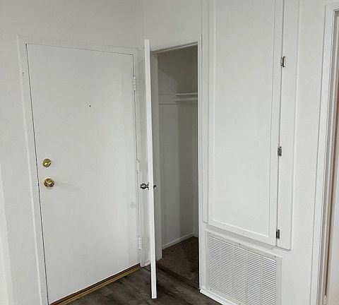 4th image of 1345 S Beverly Glen Blvd