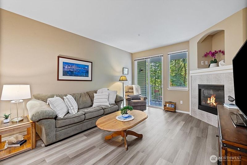 5th image of 12712 Admiralty Way #B204