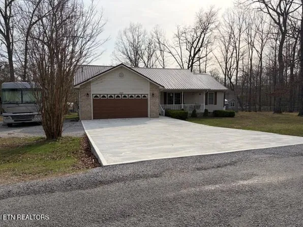 1012 Iroquois Ln, Crossville, TN 38572