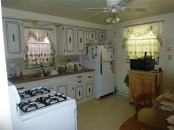 3rd image of 137 Brightwood Ave