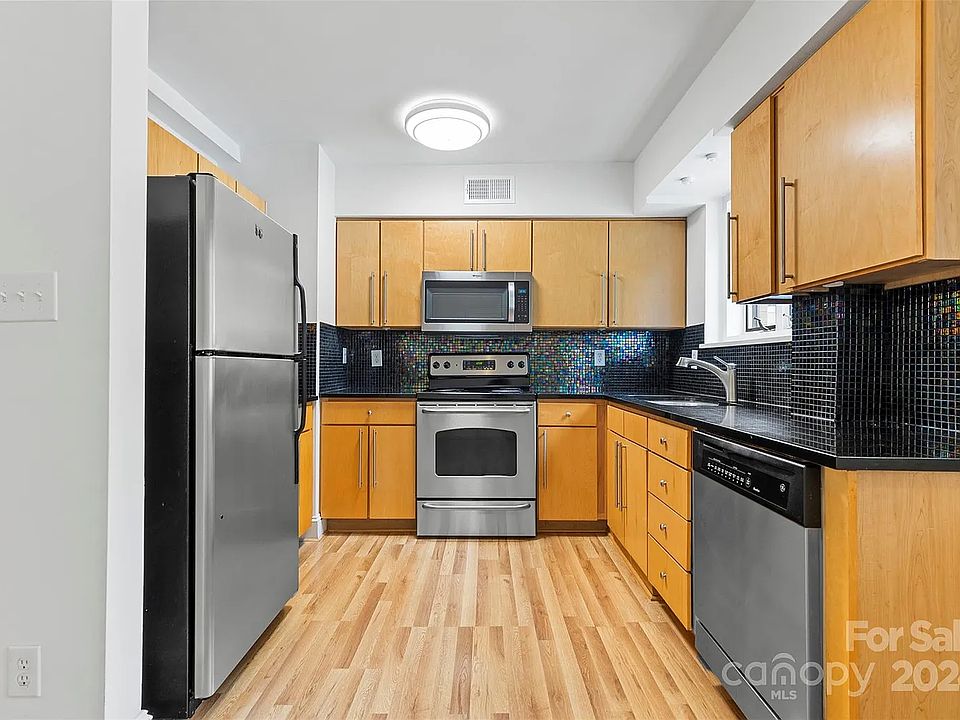 kitchen - before furniture