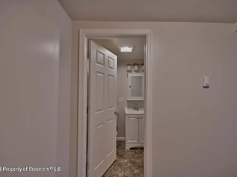 200 Center St — Photo 15