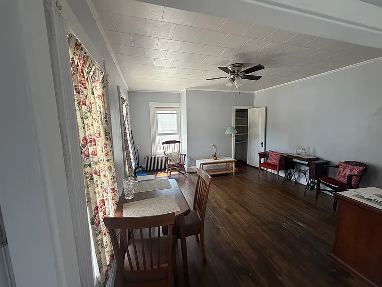 184 Essex St #4 — Photo 4