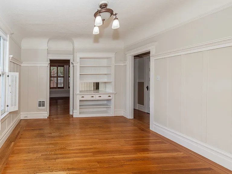 Top Floor 1br. Remodeled! W/D In-Unit! Dishwasher! — Photo 13