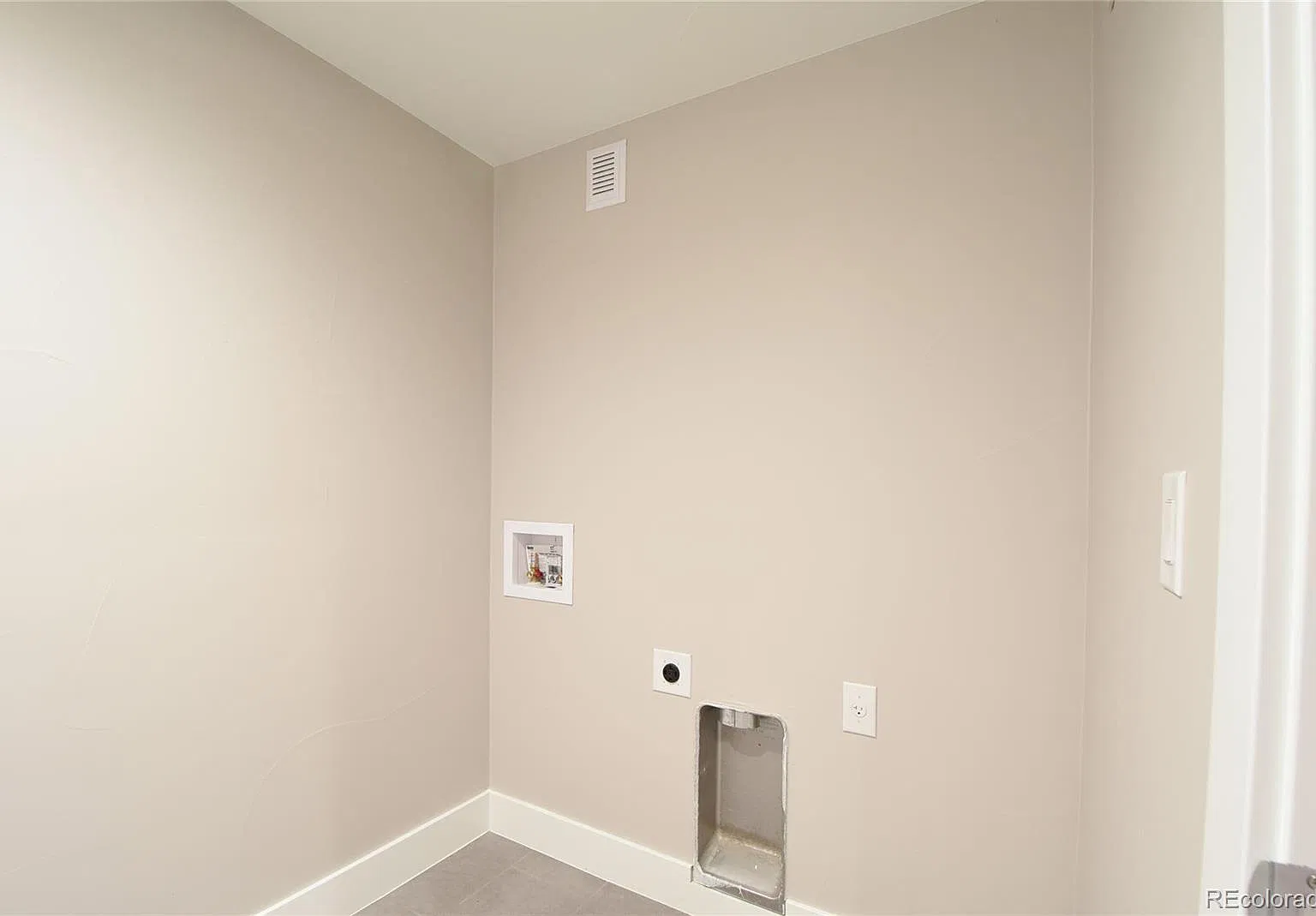 3 bed, 4.0 bath, 1916 sqft, $3,995 — Photo 4
