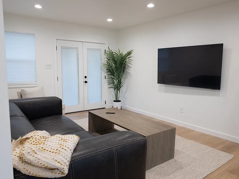 4501 Wellesley Ave — Photo 3