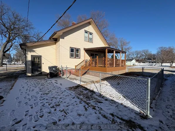 1110 West St, Wood River, NE 68883
