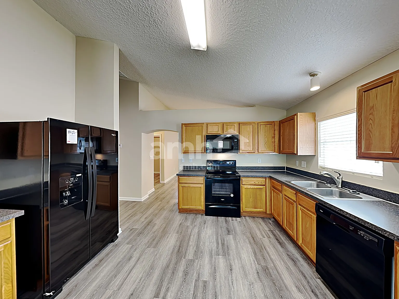 4 bed, 2.0 bath, 1922 sqft, $2,110 — Photo 3