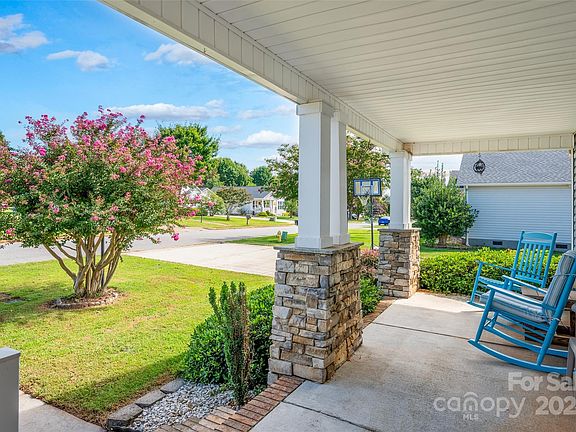 3rd image of 133 Tarrington Dr