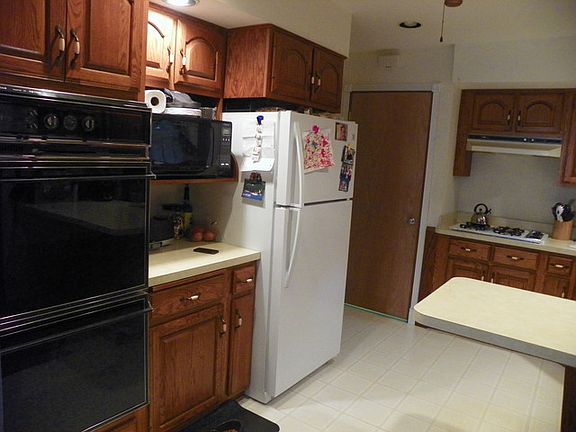 5th image of 301 E Pine St