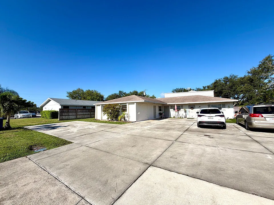 4228-4230-4232 62nd St W
