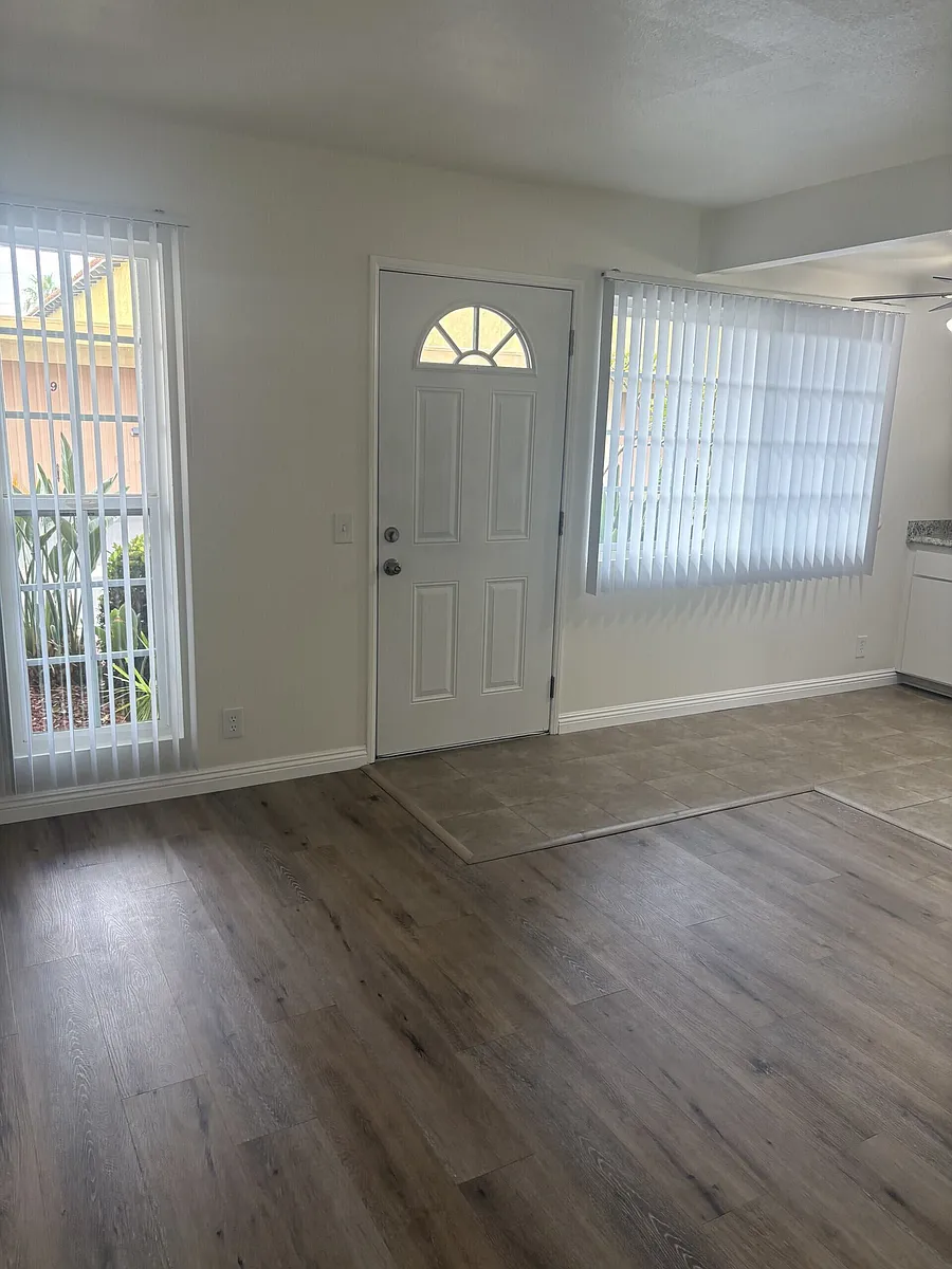 Building Photo - 211O Newport Blvd #I15