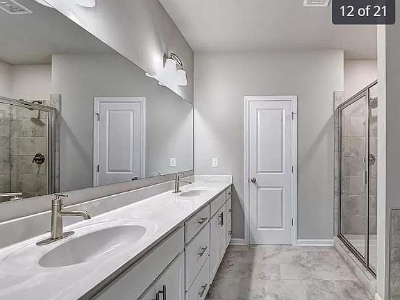 2nd image of 3261 Park Pointe Cir #9
