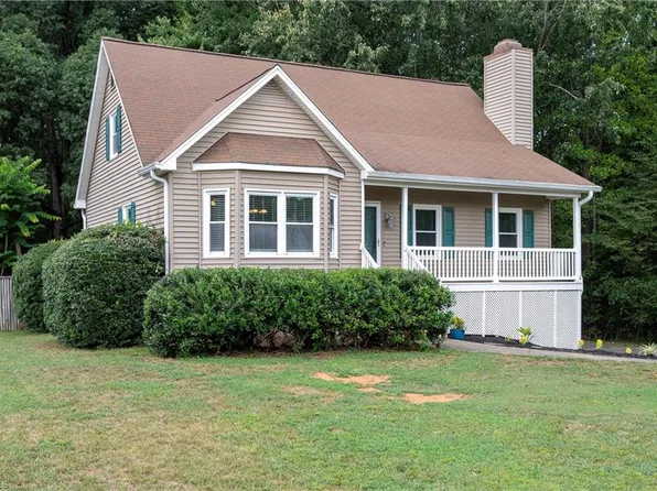 1113 Ridgecliff Dr, Rural Hall, NC 27045