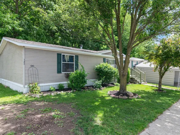 327 Basket Br, Oxford, MI 48371