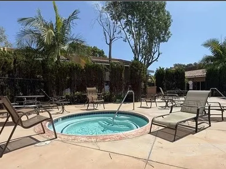 1040 W Macarthur Blvd #50 — Photo 23