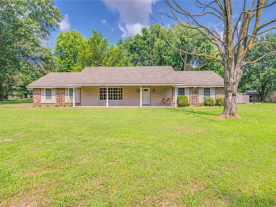 1st image of 2707 Highland Cir