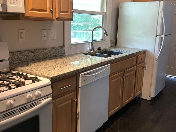 4th image of 2605 Porter St