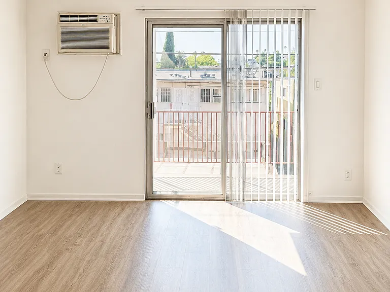 509 N Berendo St #110 — Photo 7