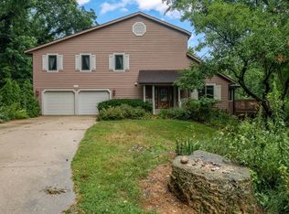 8351 Snaresbrook Rd, Roscoe, IL 61073