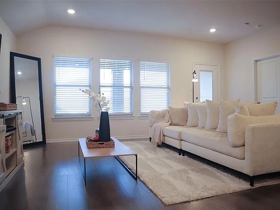5th image of 3025 Zinnia St