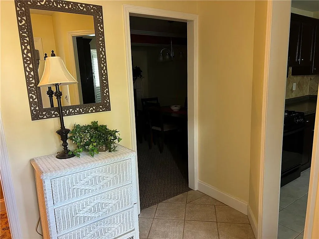 2 bed, 2.5 bath, 1480 sqft, $1,900 — Photo 2