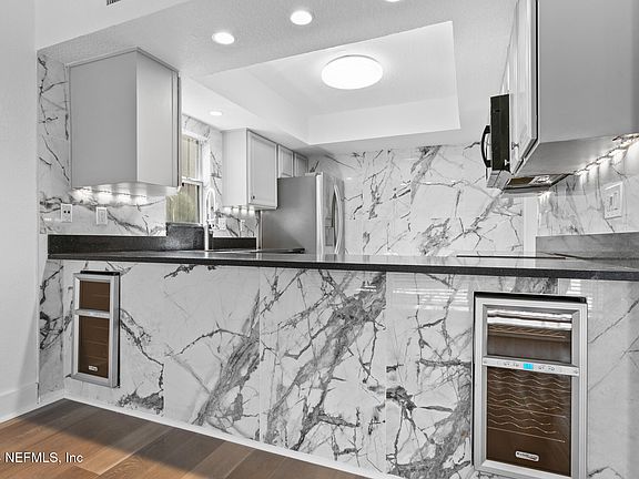 5th image of 10055 SAWGRASS Drive E