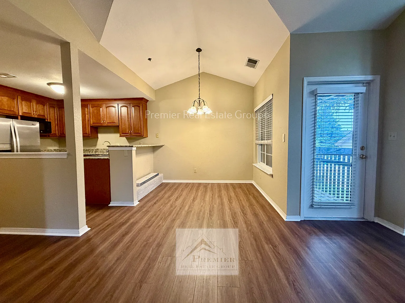2 bed, 1207 sqft, $1,695 — Photo 4