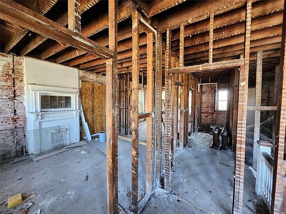 5th image of 5922 Clemens Ave