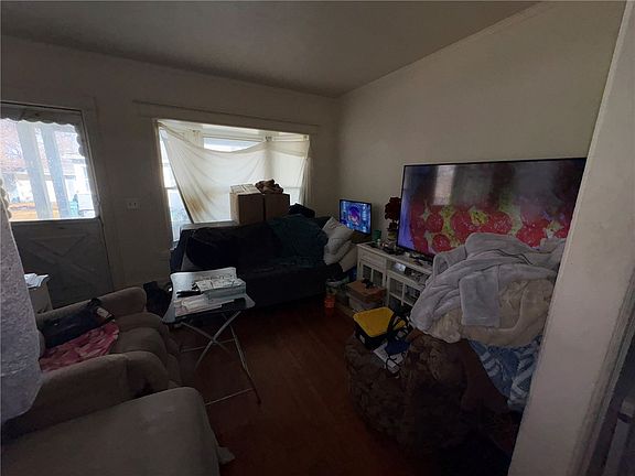 5th image of 7 Riverbank Pl