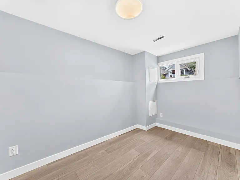 64 Riverton Ave — Photo 16