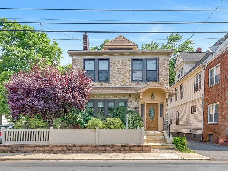 115 W Englewood Ave — Photo 2