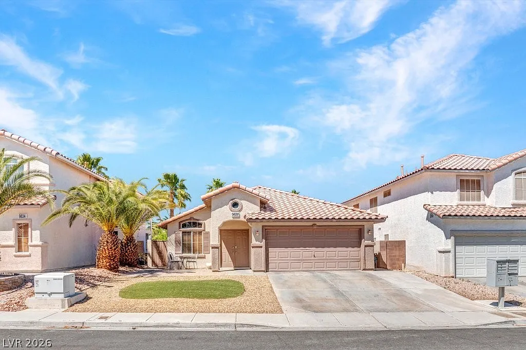 3 bed, 2.0 bath, 1582 sqft, $3,300 — Photo 2