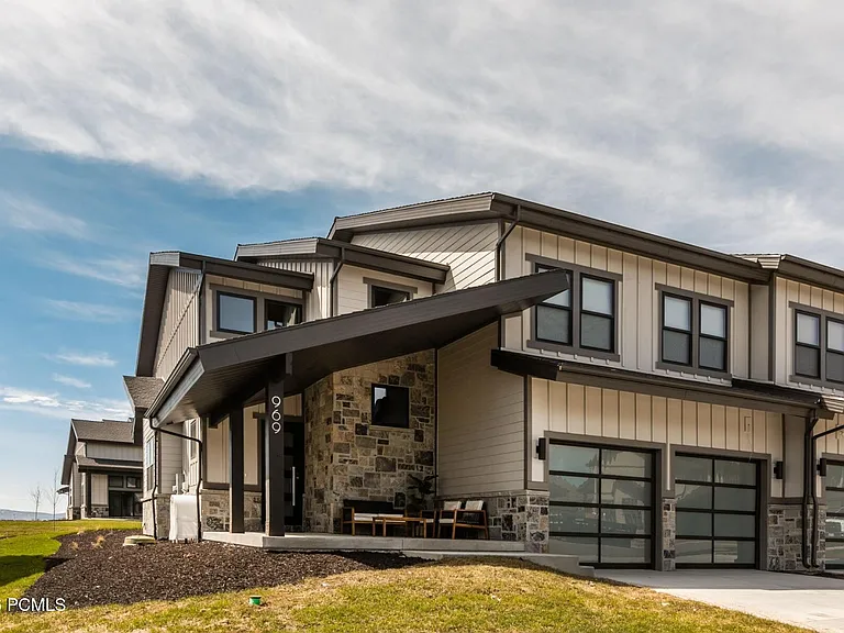 969 W Eland Cir #87 — Photo 2
