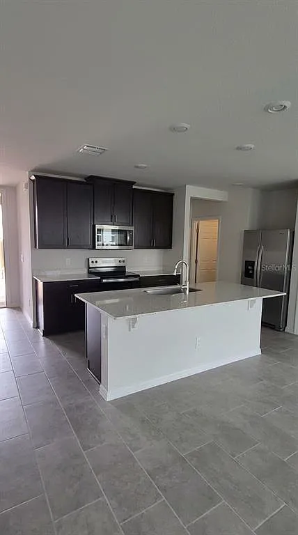 3 bed, 2.5 bath, 1566 sqft, $2,400 — Photo 3